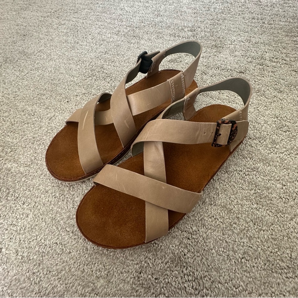 Stylish Tan Cross-Strap Sandals Chaco